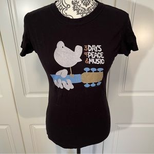 Woodstock music festival graphic tee "3 DAYS of PEACE & MUSIC" women's size MED